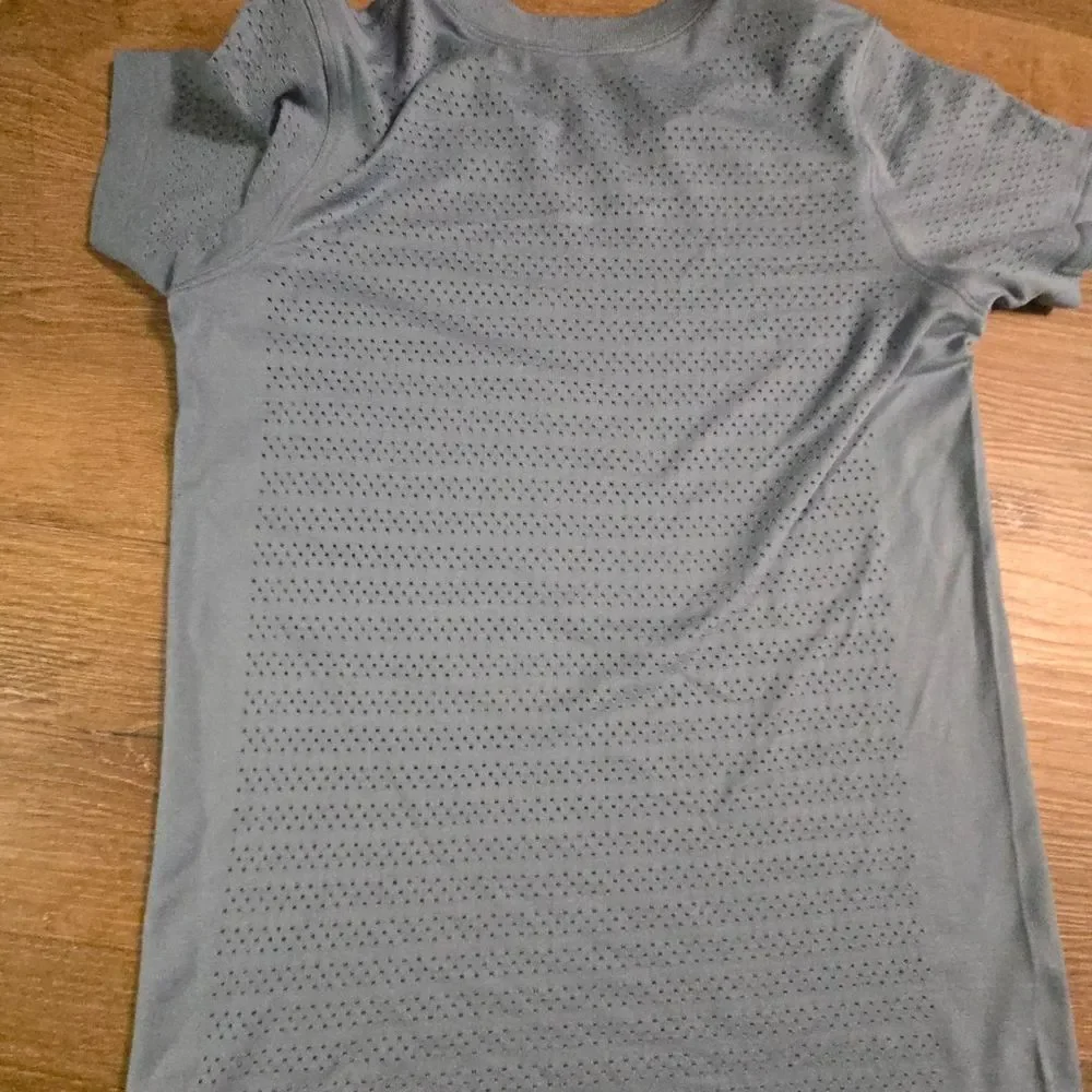 Lululemon Sky Blue Short Sleeve Women's Top - Picture 7 of 8